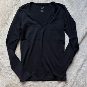 New Without Tags GAP Modern T Black V-Neck Long Sleeve Shirt